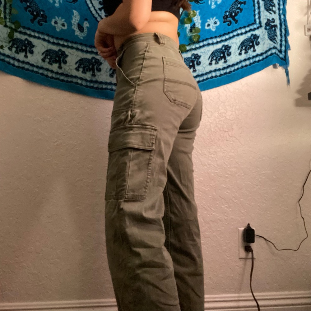 Green cargo pants from hollister, soft and comfortable